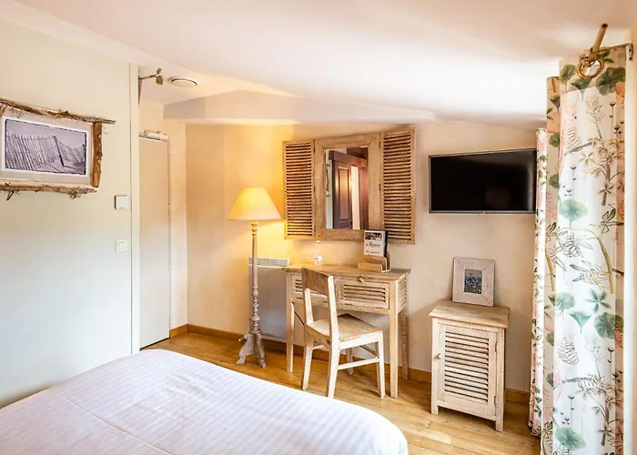 Hotel Le Resinier 2* Le Barp